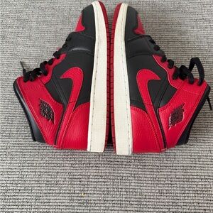 Air Jordan 1 Mid “Bred” (Black/Red). READ DESCRIPTION